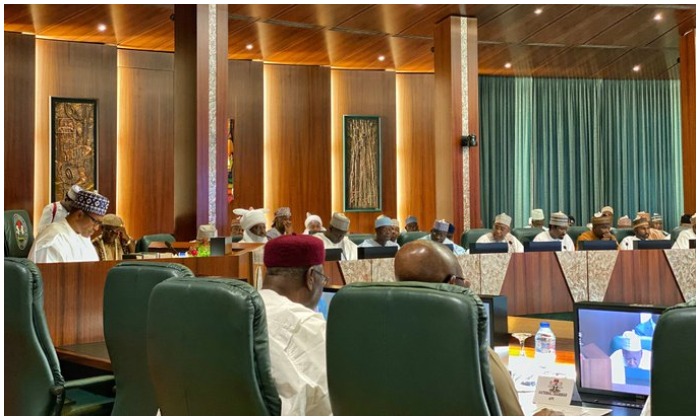 BREAKING: Ganduje leads delegation to meet Buhari in presidential villa