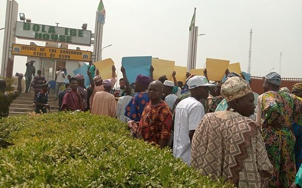 BREAKING: Protesters demand suspension of Oluwo