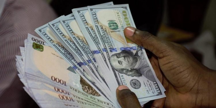 Analysts predict naira devaluation to N400/$