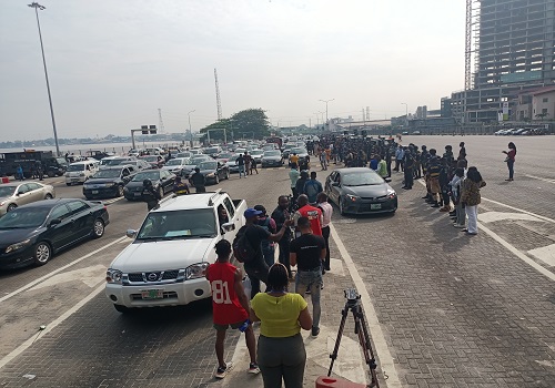 BREAKING: Girdlock as #EndSARS memorial Protesters shut down Lekki Toll Gate